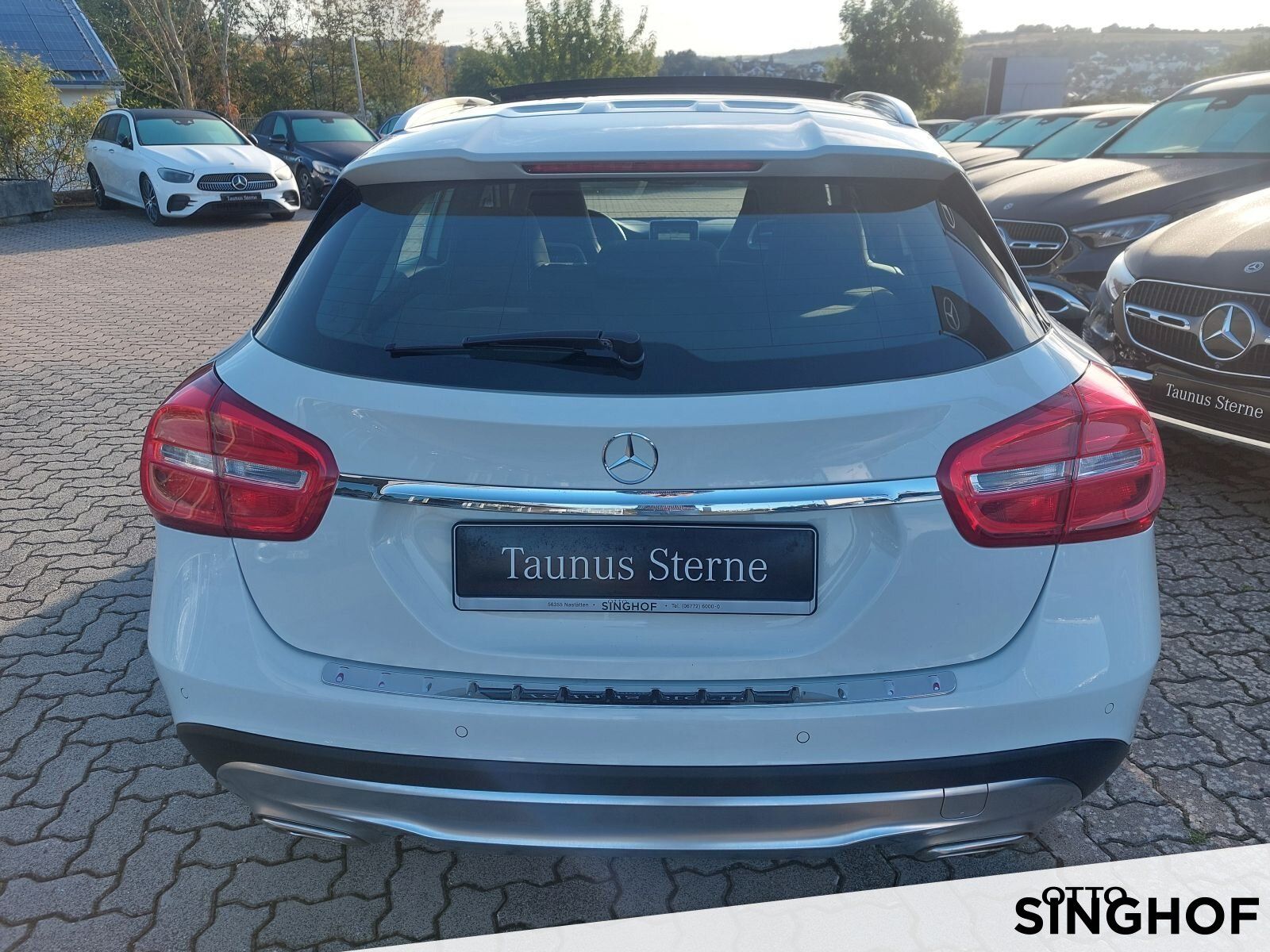 Fahrzeugabbildung Mercedes-Benz GLA 180 Urban +AHK+Pano+Xenon+PDC+Navi+SHZ+Klima