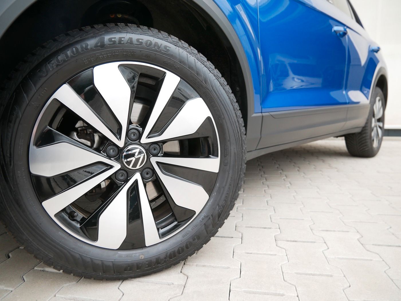 Fahrzeugabbildung Volkswagen T-Roc 1.5 TSI Move NEU40T Standheiz ACC SHZ+LHZ