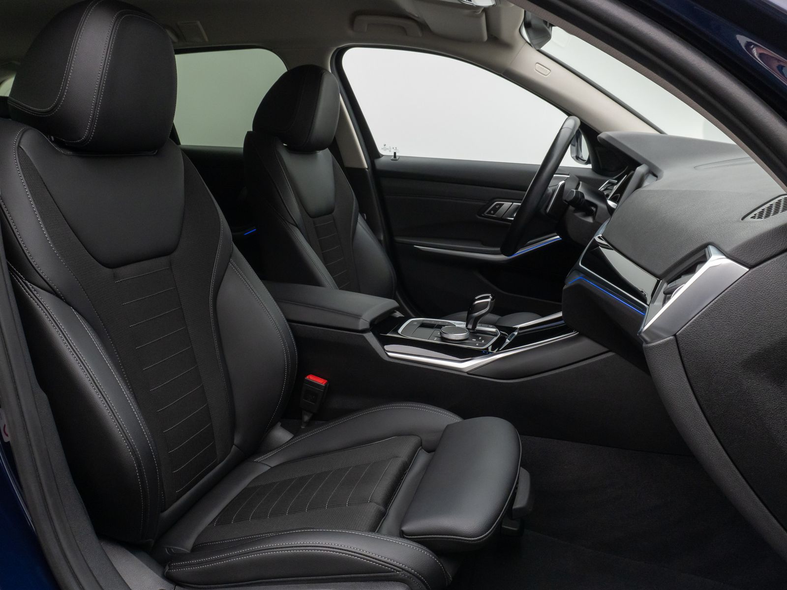 Fahrzeugabbildung BMW 320d Sport Line DAB HiFi PDC Geschwindigkeitsreg