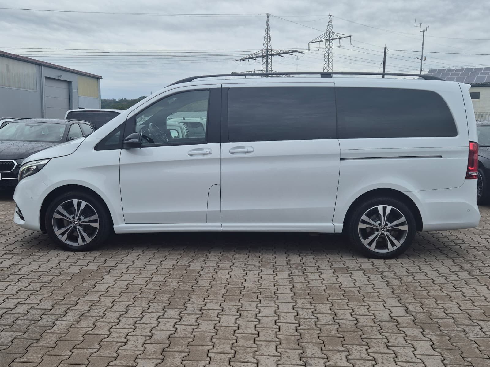 Fahrzeugabbildung Mercedes-Benz V 300 d 4MATIC lang AMG PANO*Mittelkonsole*AHK