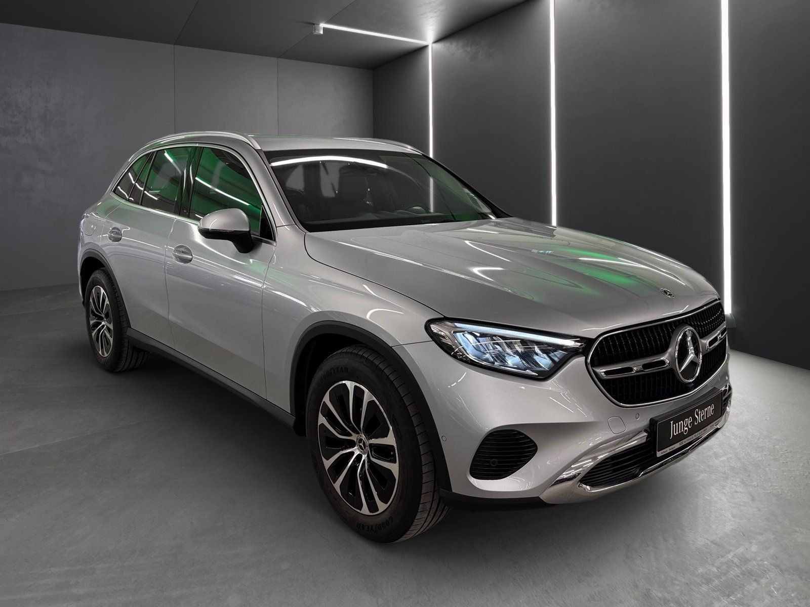 Fahrzeugabbildung Mercedes-Benz GLC 220 d 4M AVANTGARDE*AHK*Totwink*LED*KAMERA*