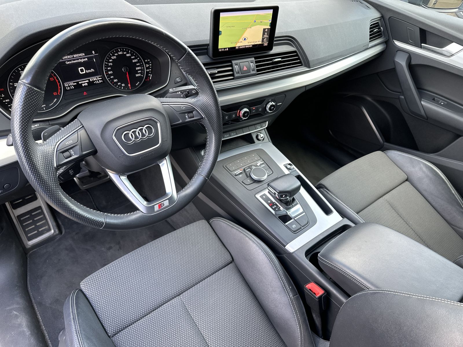 Fahrzeugabbildung Audi Q5 35 TDI S-Line NAV+XEN+AHK+STANDHEIZUNG+1HD+PP