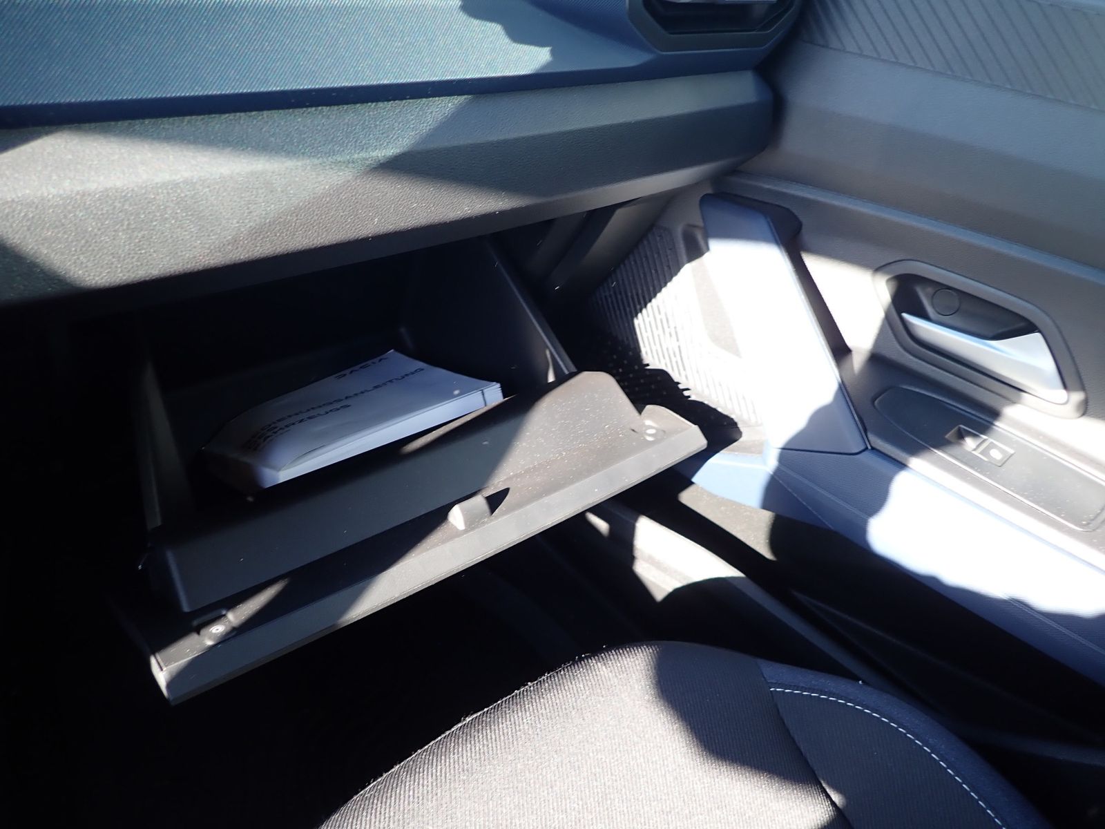 Fahrzeugabbildung Dacia Duster Hybrid 140 Journey