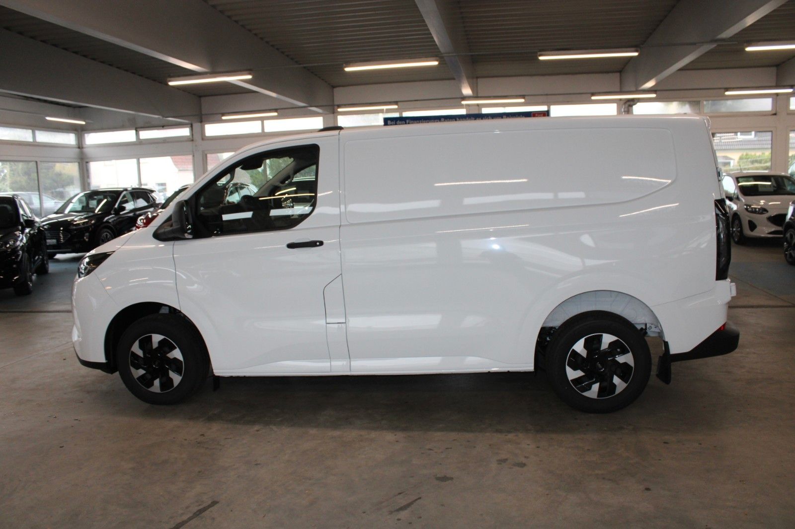Fahrzeugabbildung Ford Transit Custom TREND PHEV L1 LED CAM Technologie