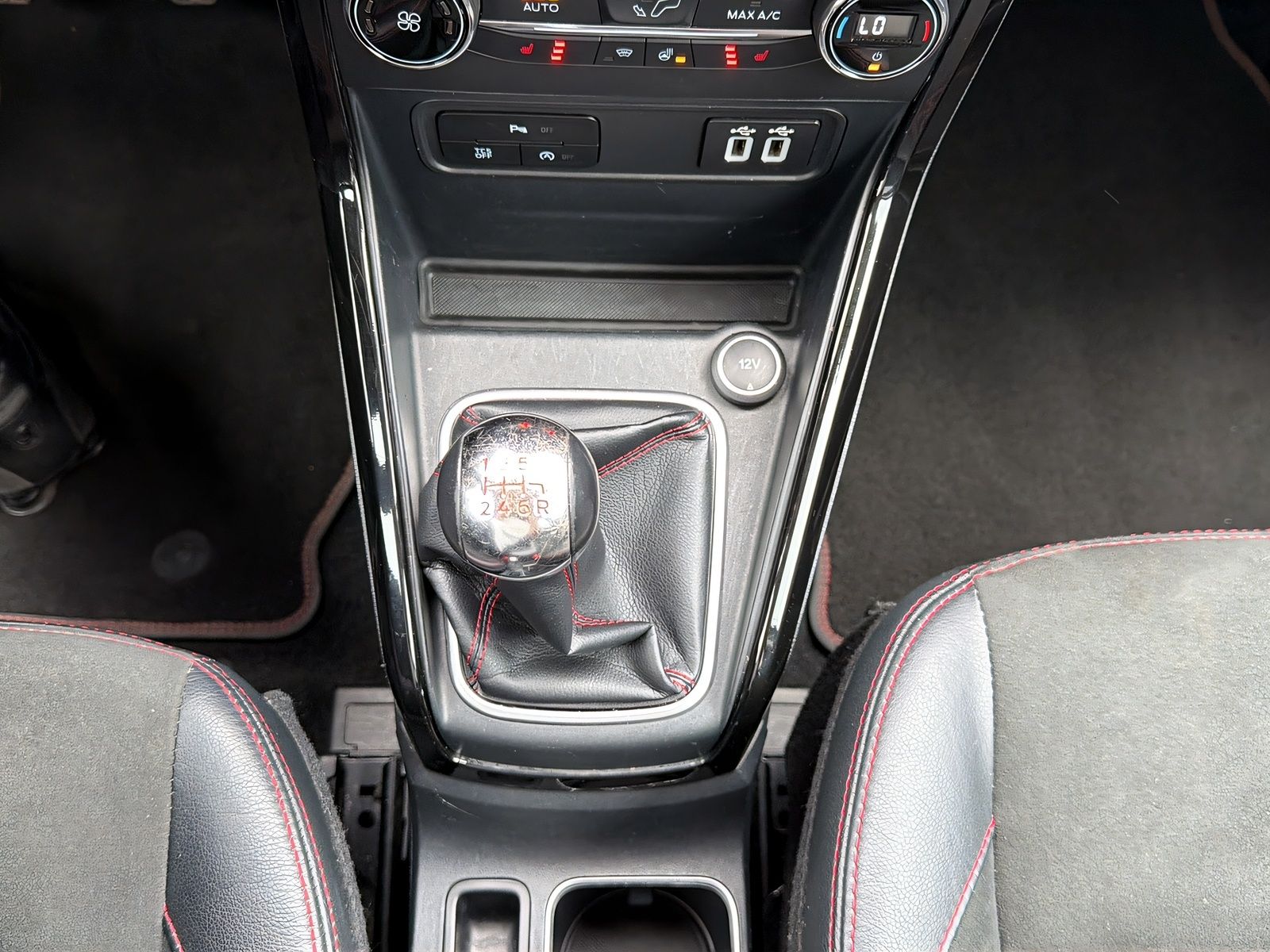 Fahrzeugabbildung Ford EcoSport 1.0 ST-LINE AHK LEDER KLIMAAUT.NAVI PDC