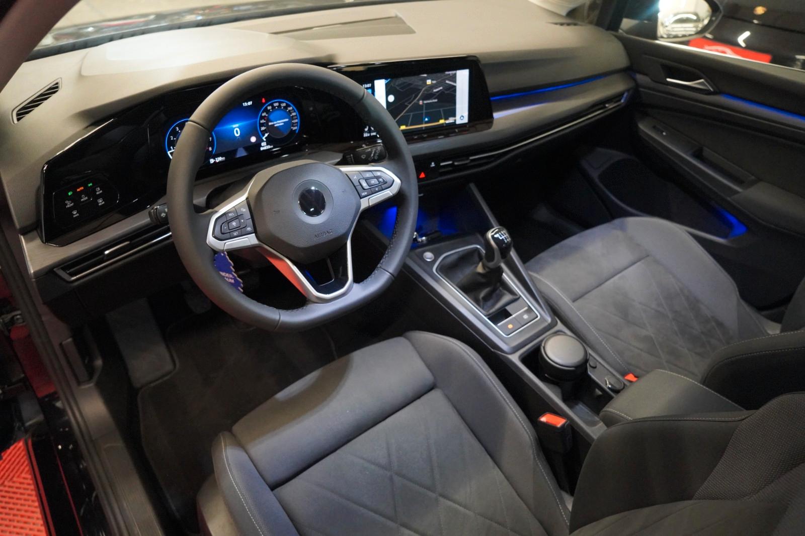 Volkswagen Golf 8 1.5 TSI Lim.  IQ. Light 1.Hand*LED*ACC*