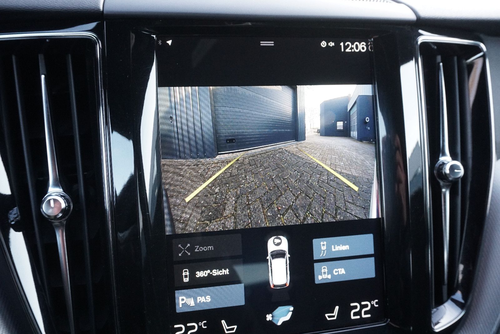 Volvo XC60 R-Design AWD 360° SHZ AHK LED NAV Harman Ka foto 24