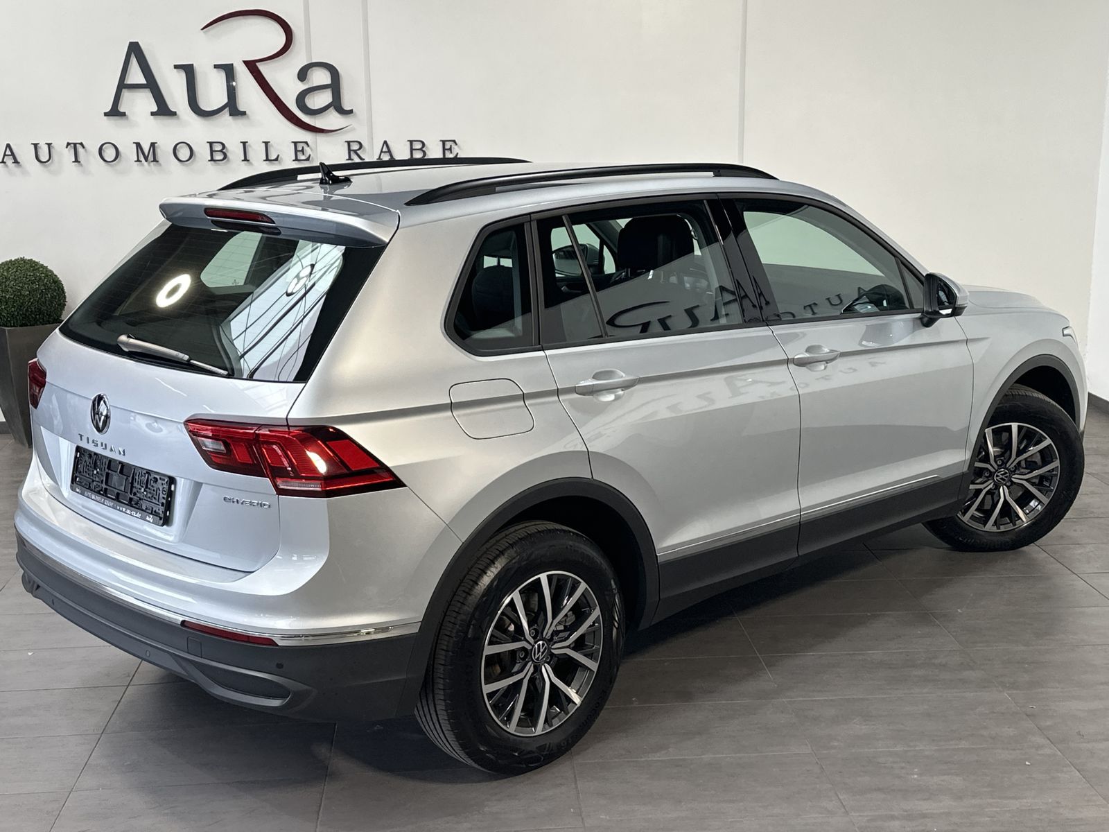 Fahrzeugabbildung Volkswagen Tiguan 1.4 TSI eHybrid Life NAV+LED+CARPLAY+ACC