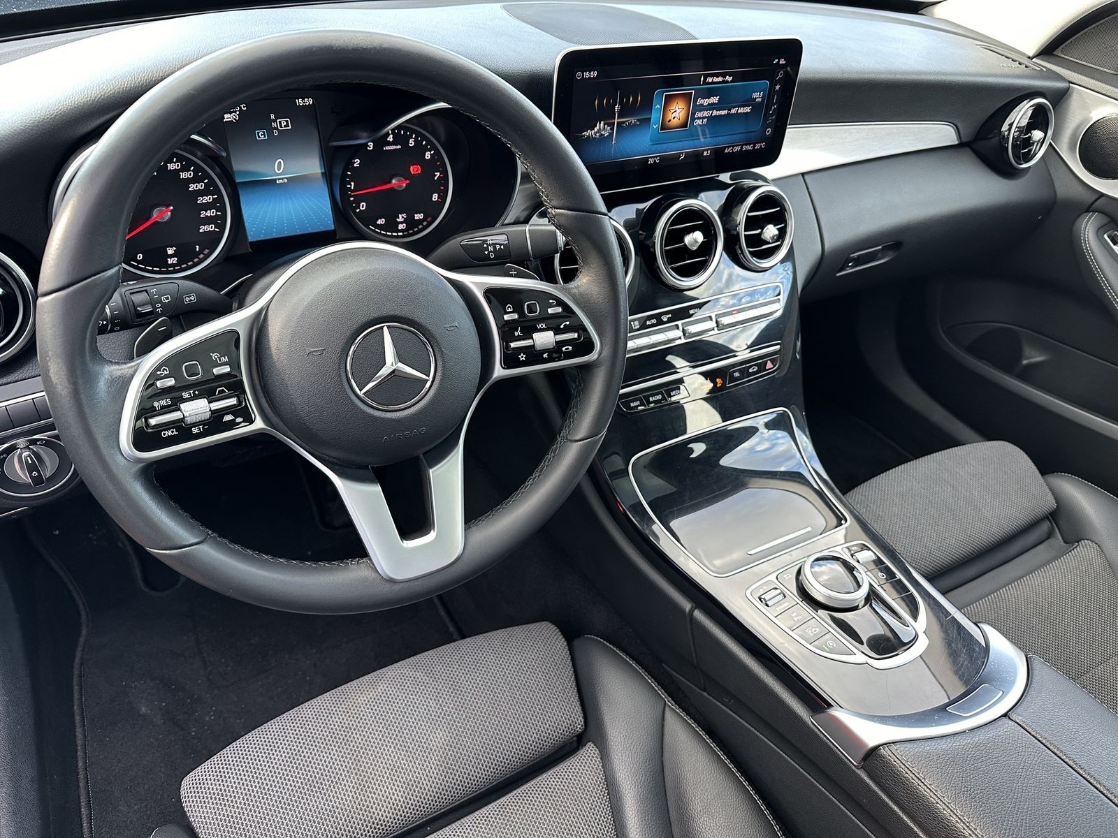 Fahrzeugabbildung Mercedes-Benz C 300 T Avantgarde NAV+LED+PANORAMA+18ZO+KAMERA