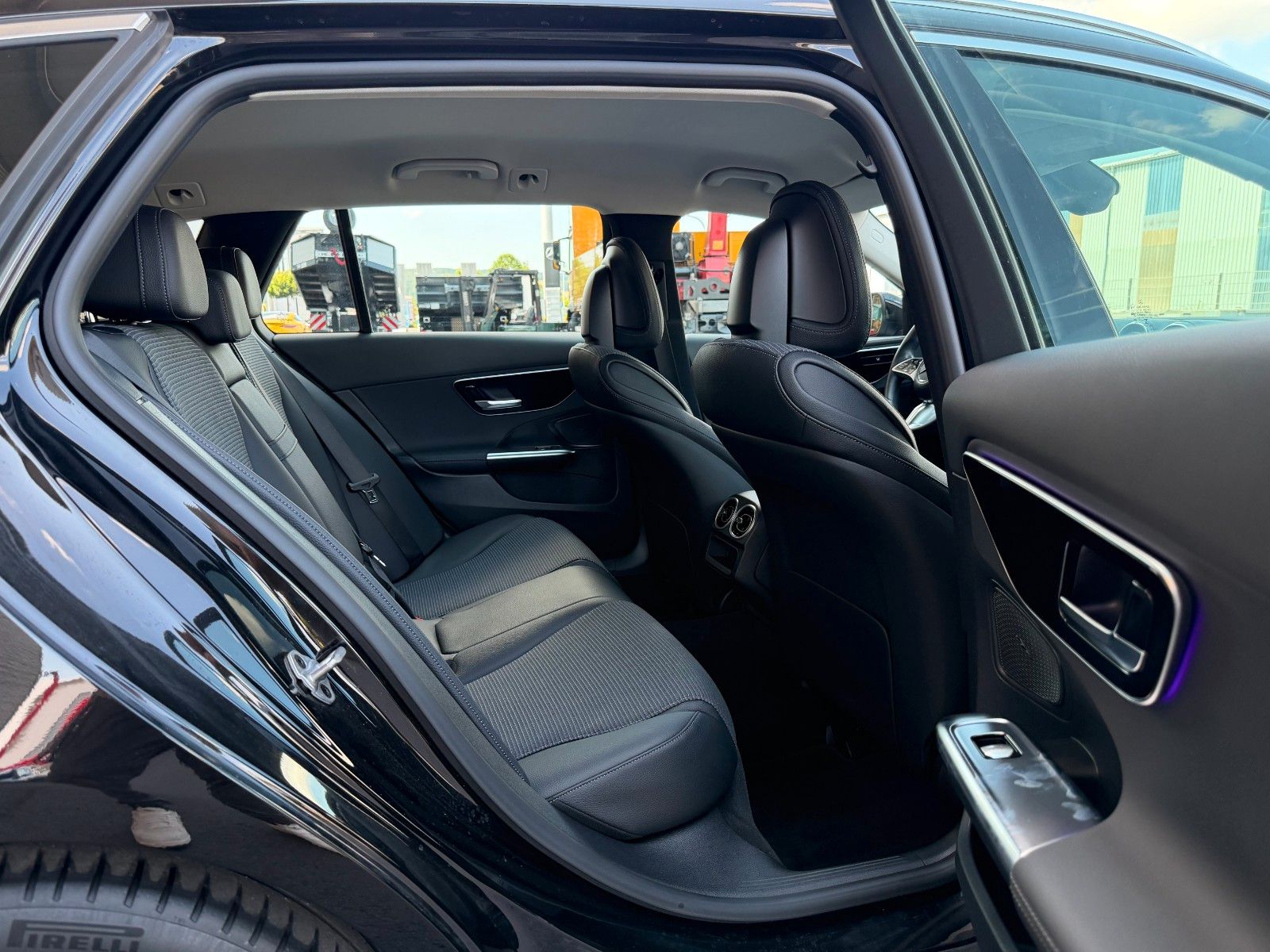 Fahrzeugabbildung Mercedes-Benz C 200 T Avantgarde+RKamera+SpurhaltA+Ambiente