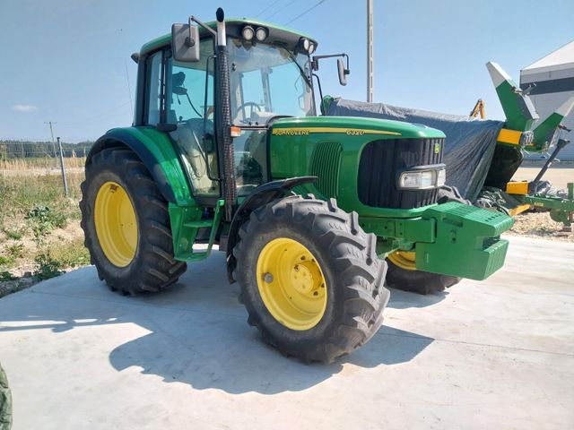 John Deere 6120