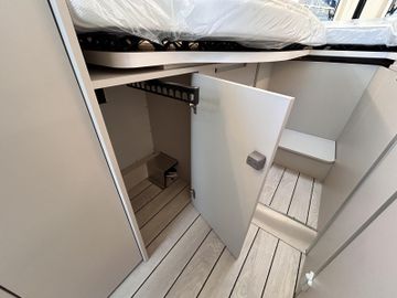 Westfalia Columbus 640 E 180 PS 8G SKYVIEW SOLAR SCHRANK