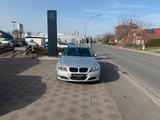 BMW 318i touring Xenon SHZ Panorama - BMW 318 aus 2010: Kombi, 318i