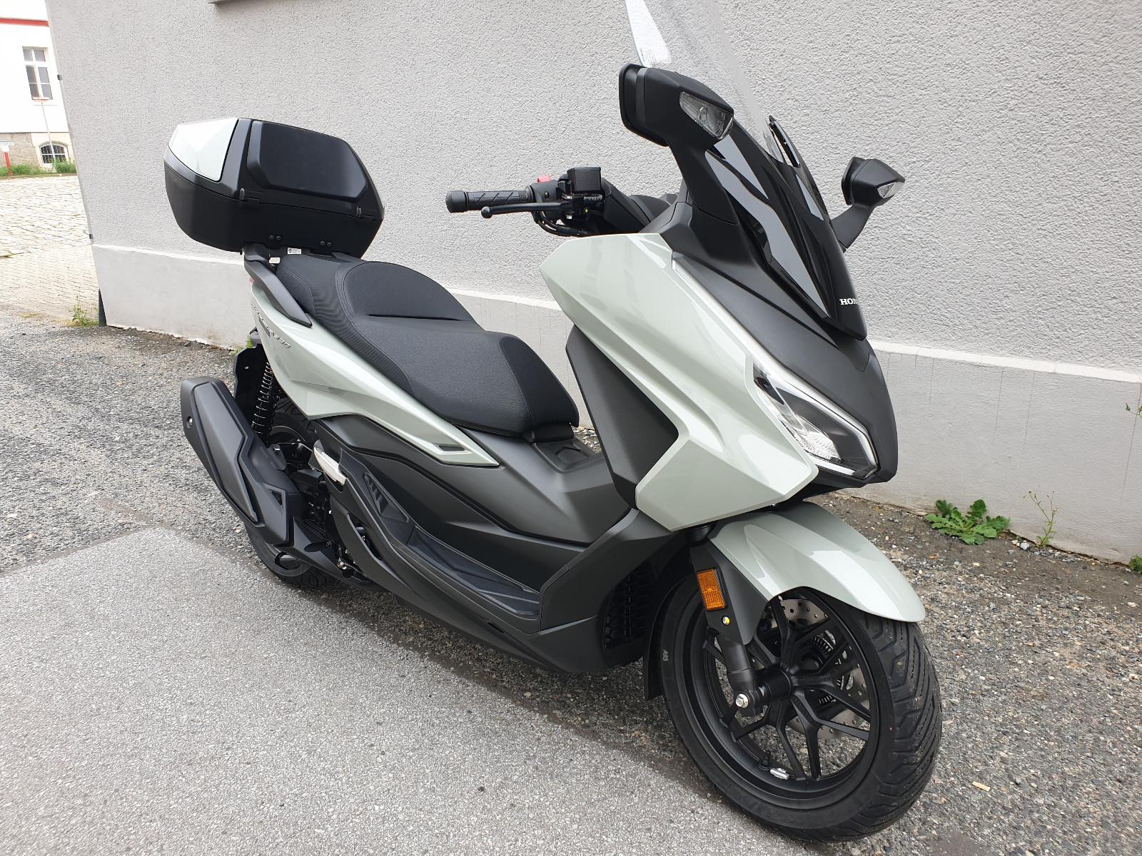 Honda Forza 350 nur 4453 Km