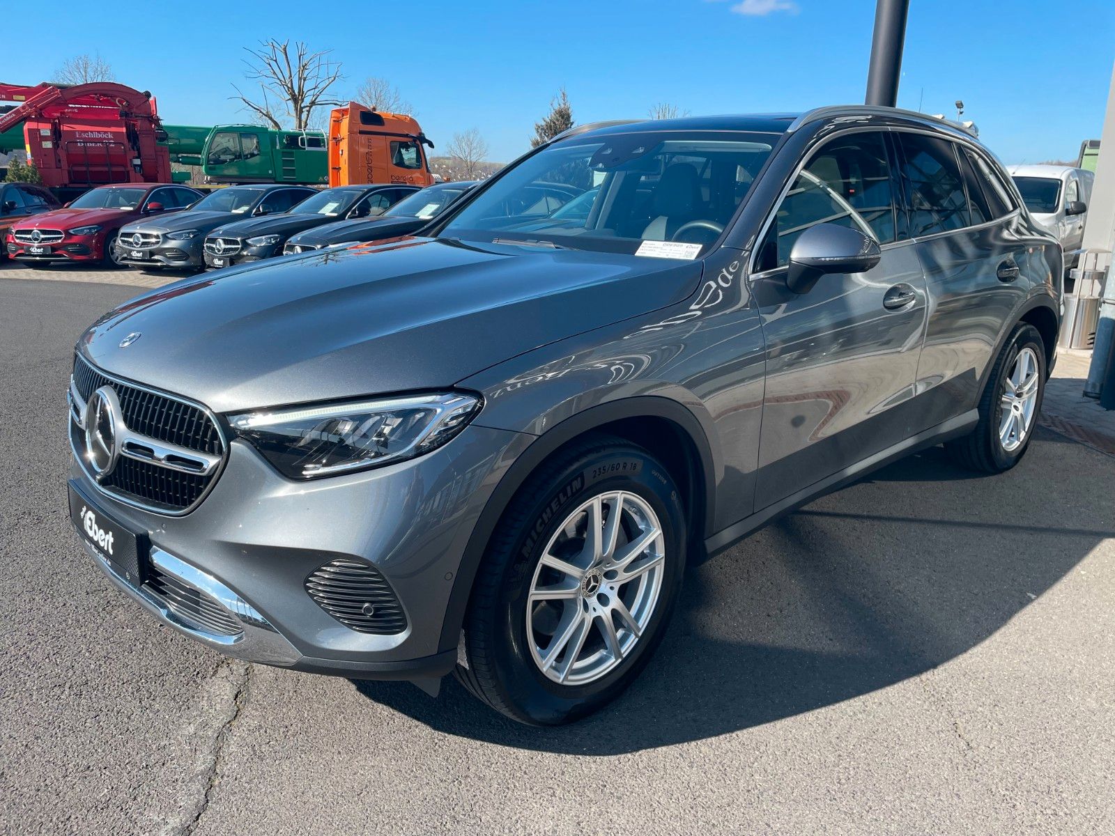 Fahrzeugabbildung Mercedes-Benz GLC 200 4M AVANTGARDE Pano+Burm+360°+Distr+Ambie