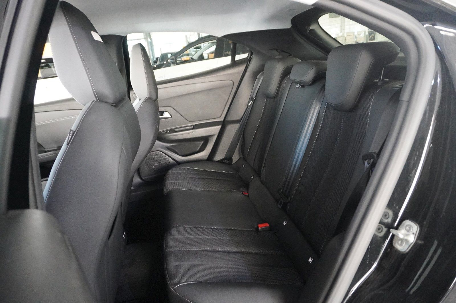 Fahrzeugabbildung Opel Mokka ELEGANCE 1.2T NAVI/LED/KAMERA/SPORT/DAB+