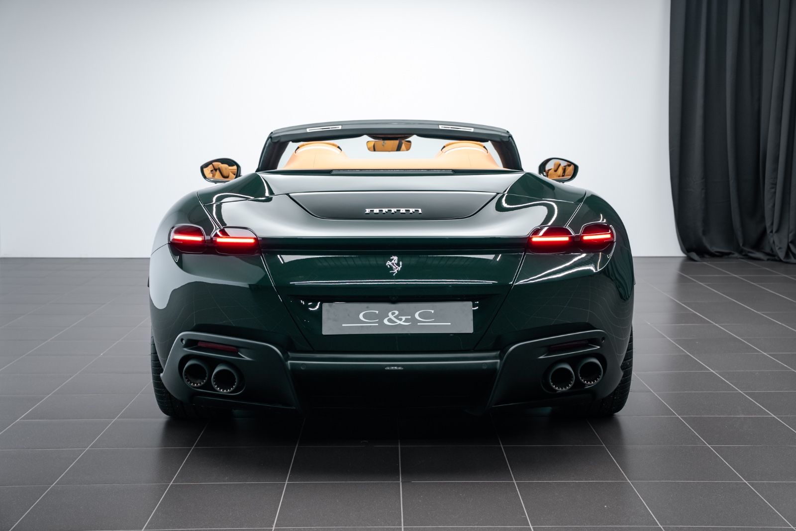 Fahrzeugabbildung Ferrari Roma Spider CARBON/SURROUND/HISTORICAL COLOUR
