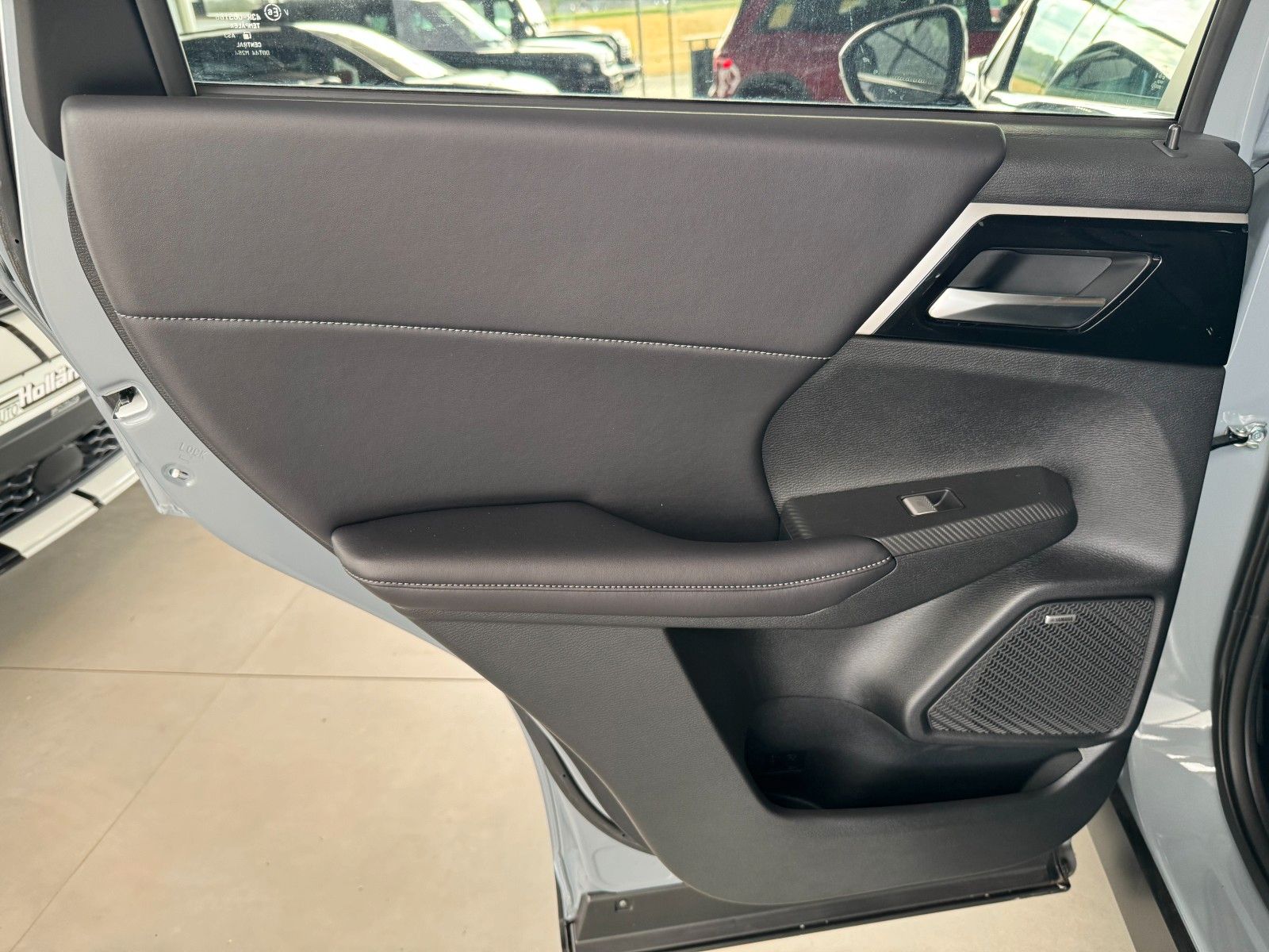 Fahrzeugabbildung Mitsubishi Outlander 2.4 PHEV 4WD Select