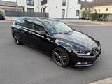 Volkswagen Passat 2.0 TDI SCR 140kW DSG 4M Highl. Varia... - Volkswagen Passat in Bonn