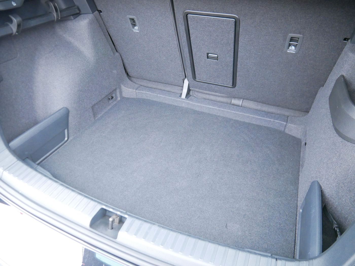 Fahrzeugabbildung SKODA Karoq 1.5 TSI Selection NEU40T DSG ACC SHZ+LHZ