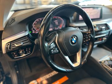BMW 530d *LED*Navi*xDrive*HeadUp*Professional*