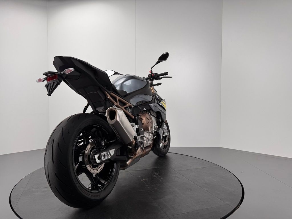 Fahrzeugabbildung BMW S1000 R *NEUWERTIGER *1. HAND