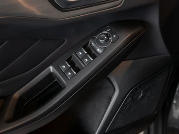 Ford Focus 1.0 Titanium X Intelligent Drive Assist