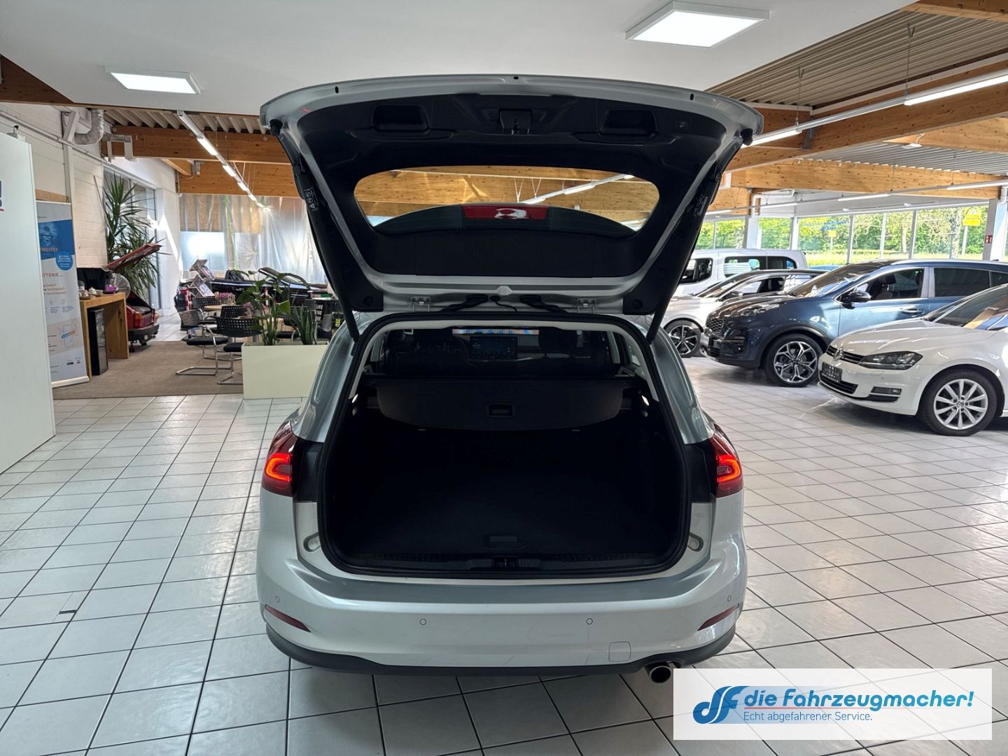 Fahrzeugabbildung Ford Focus Turnier Titanium Navi LED ACC El. Heckklap