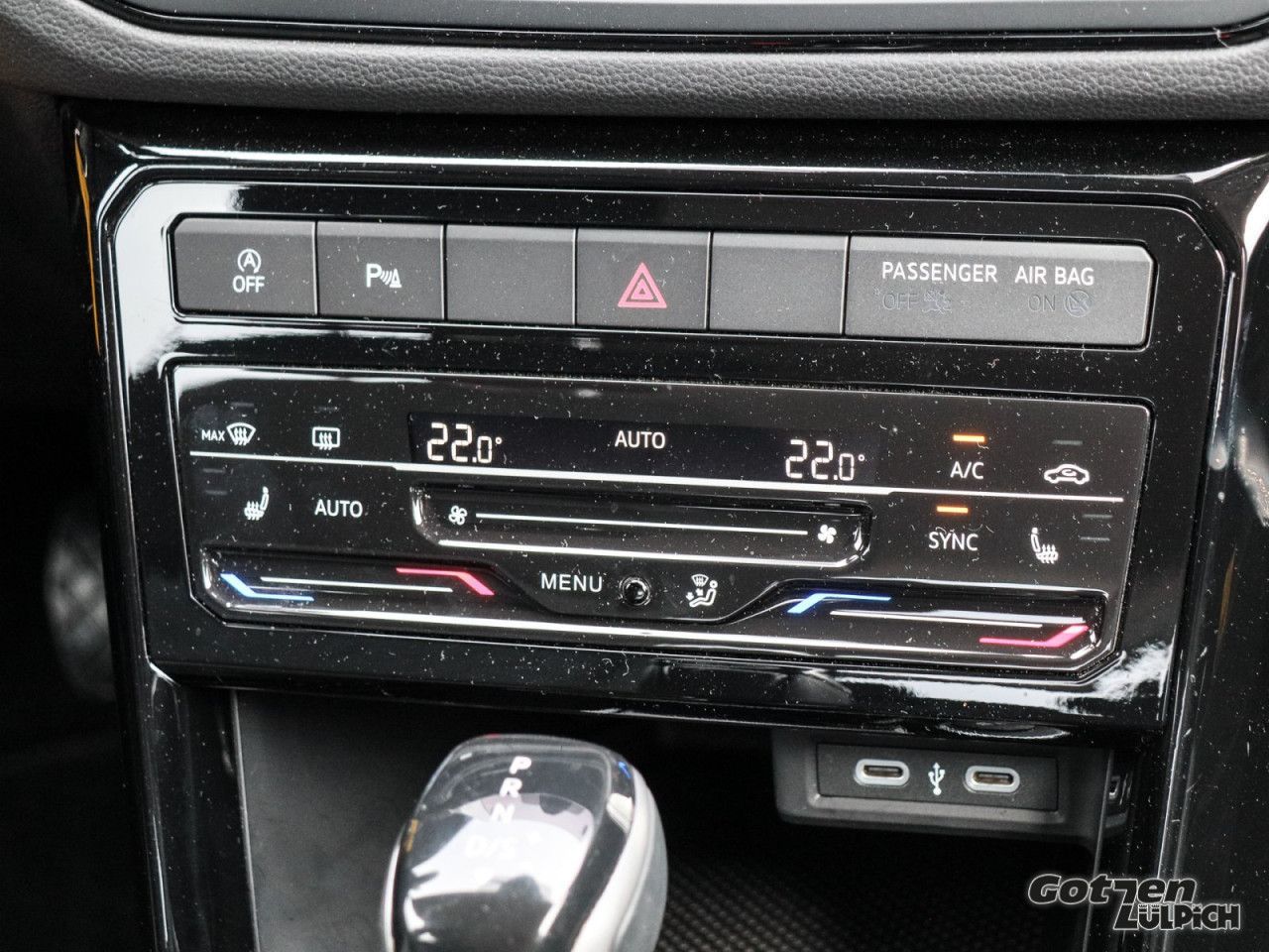 Fahrzeugabbildung Volkswagen T-Cross 1.0 TSI Life Navi ACC DSG IQ.DRIVE AHK