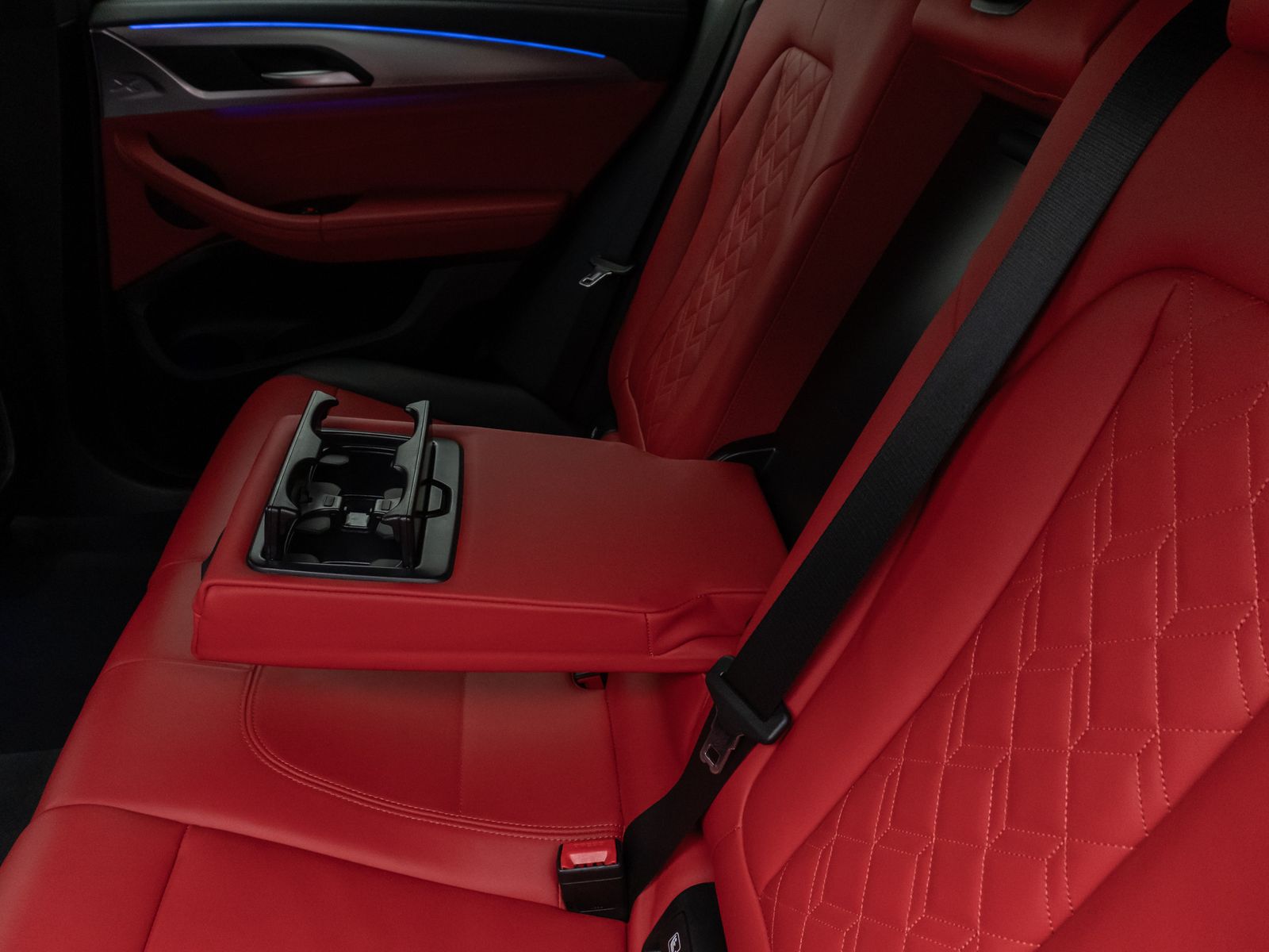 Fahrzeugabbildung BMW X4 M40i Kamera Laser HUD DAB HiFi DisplKey 21"