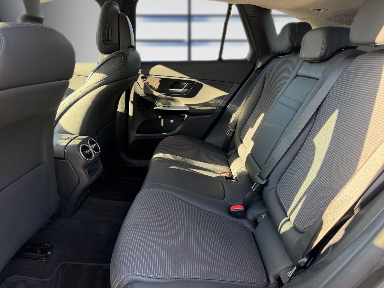Fahrzeugabbildung Mercedes-Benz GLC 300 de 4M AVANTGARDE+AHK+DISTR+360+PRESAFE++