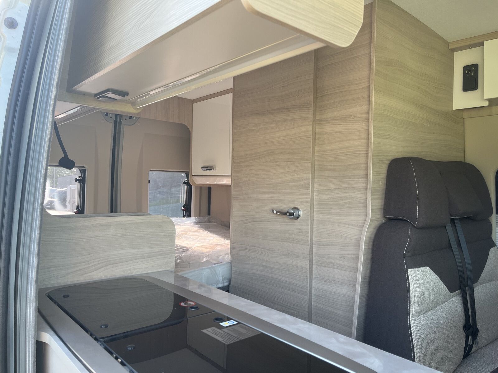 Fahrzeugabbildung Forster Vantasy 541 HB 140 PS mit Pop-Up Dach