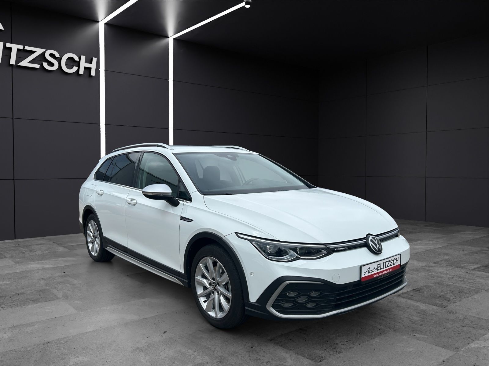 Fahrzeugabbildung Volkswagen Golf VIII Variant Alltrack TDI DSG IQ Light ACC