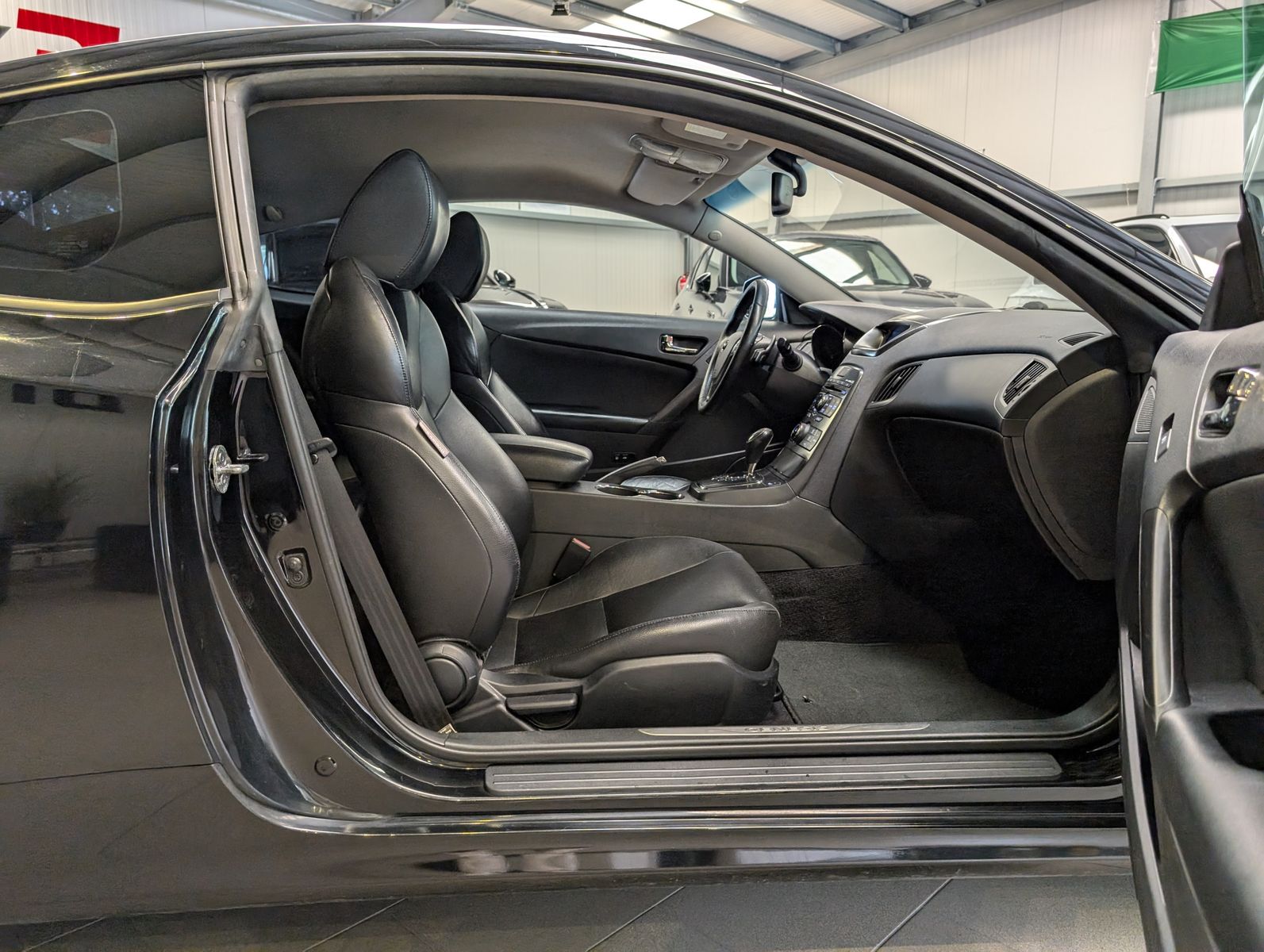 Fahrzeugabbildung Hyundai Genesis Coupe 3.8 V6 Automatik SHz PDC Smart-Key