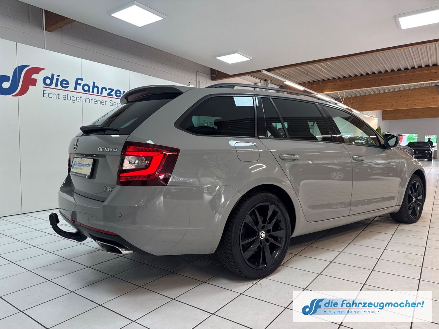 Fahrzeugabbildung SKODA Octavia Combi RS 4x4 Sportpaket AHK Navi LED *EX