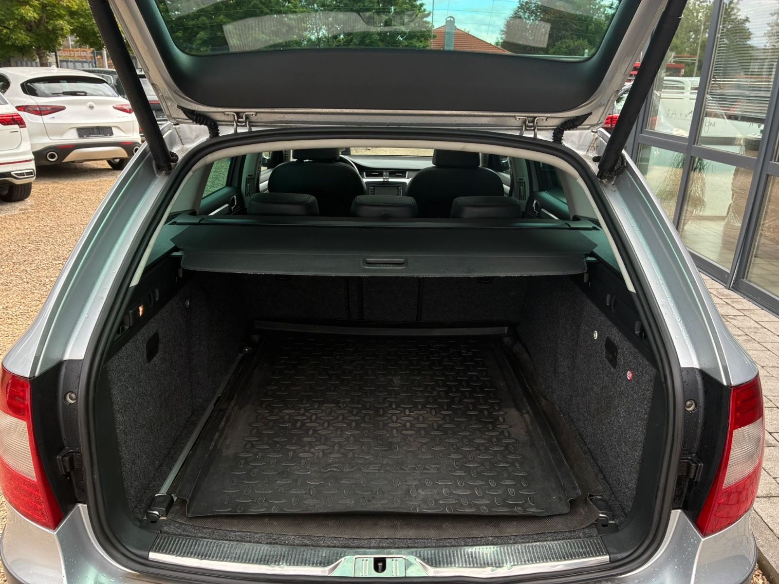 SKODA Superb Superb 2.0 TDI Elegance 4x4*DSG*Pano*Xenon*, Ansicht 8