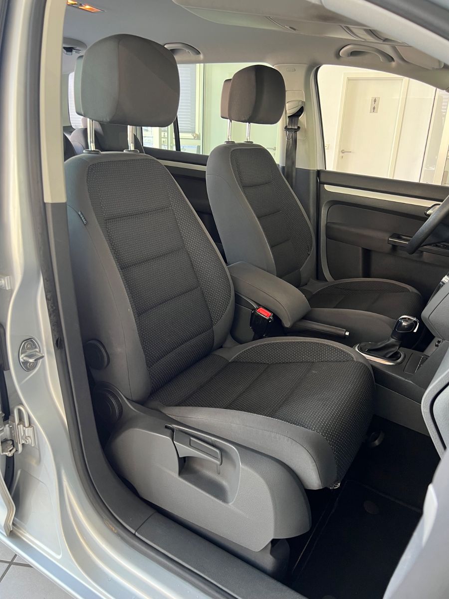 Fahrzeugabbildung Volkswagen Touran 2.0 TDI DSG