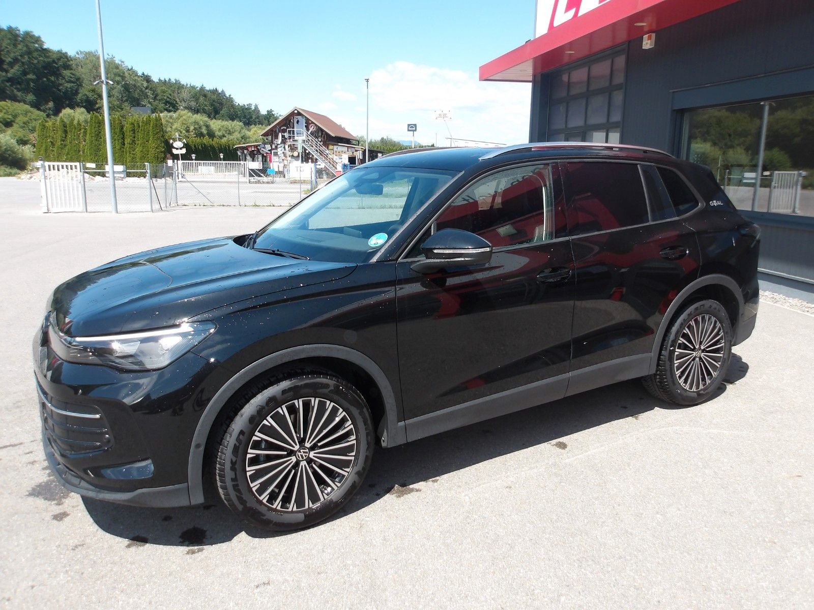 Volkswagen Tiguan 1.5 eTSI Goal "AHV,LED" EXP € 21990.--