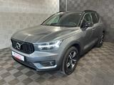 Volvo XC40 2WD*R DESIGN*LED-TEMPO-AHK-R.KAM-NAPPA-SHZ - Volvo XC40 mit Benzin-Antrieb: Automatik