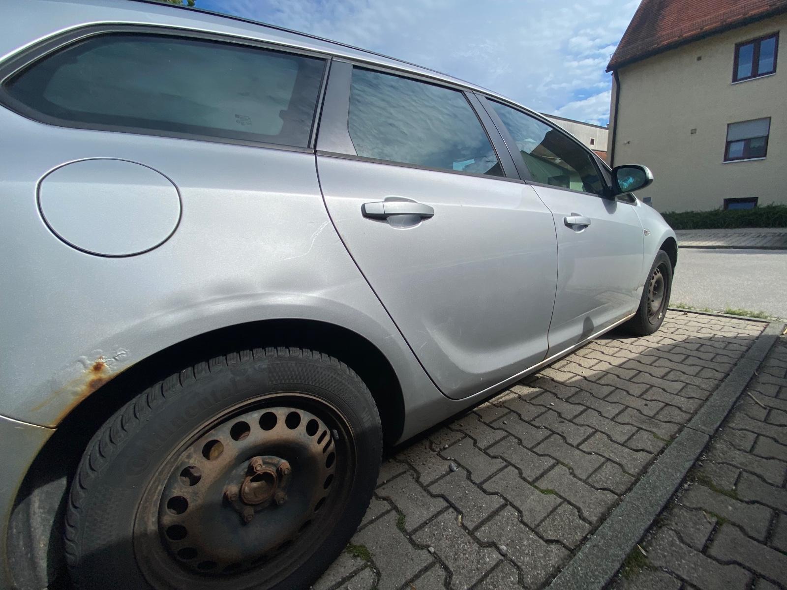 Opel Astra 2011 — photo 7