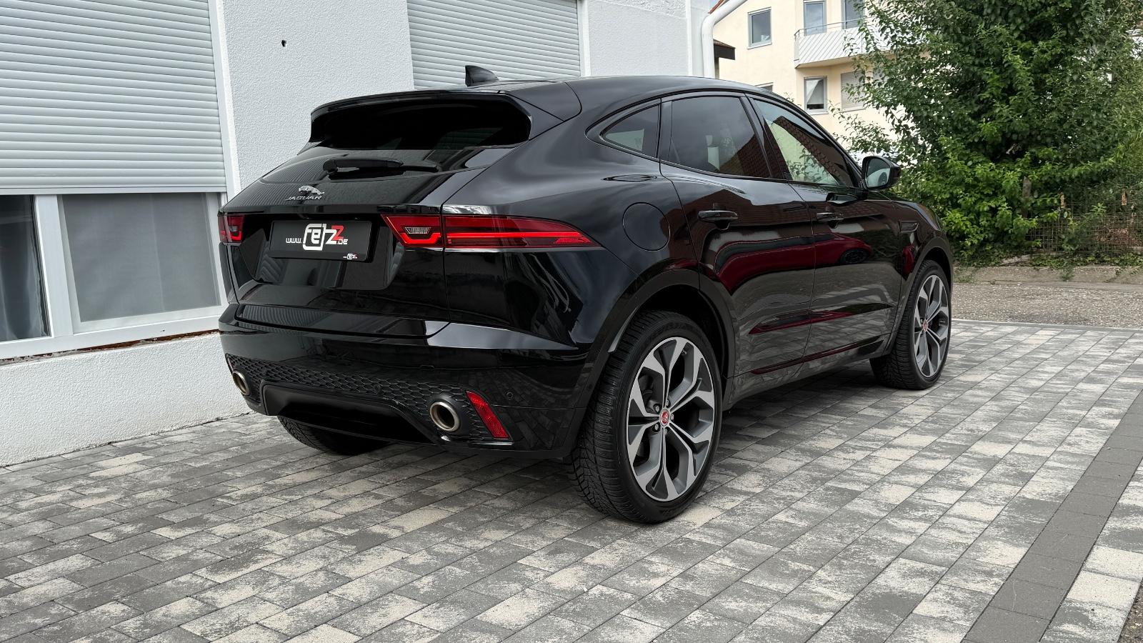 JAGUAR E-PACE R-DYNAMIC 4WD 300ch - HAYON ÉLECTRIQUE - PACK SPORT - RÉGLAGE ÉLECTRIQUE DES SIÈGES - 1ERE MAIN - HISTORIQUE ENTRETIEN COMPLET