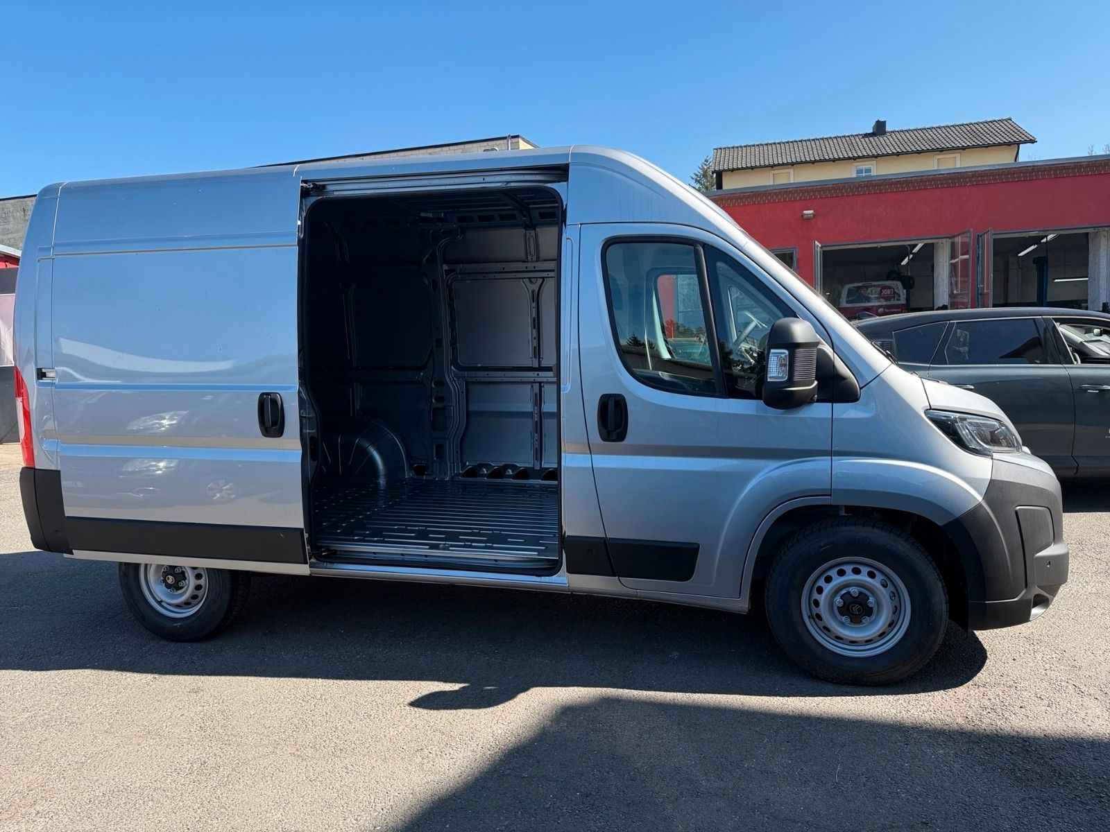 Fahrzeugabbildung Citroën Jumper Kasten 35 L2H2 BlueHDi 140 Automatik