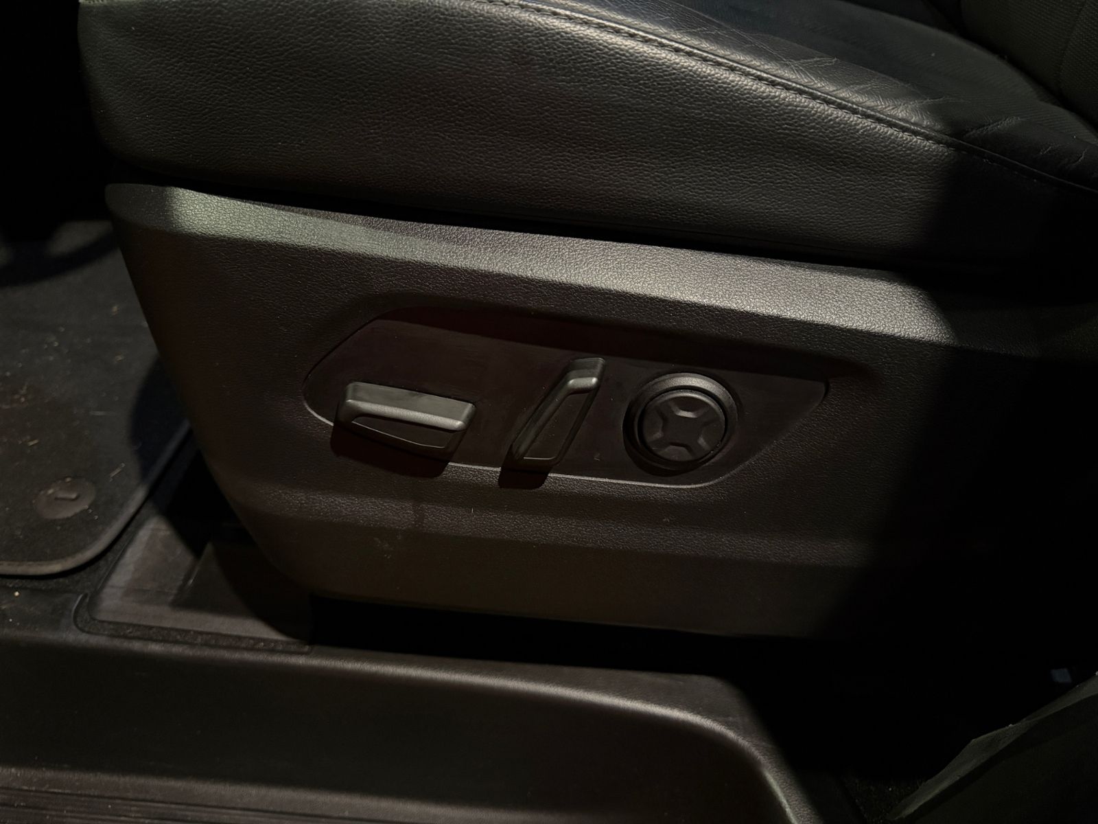 Fahrzeugabbildung Hyundai STARIA Prime 4WD PANO 360° LED NAV SHZ