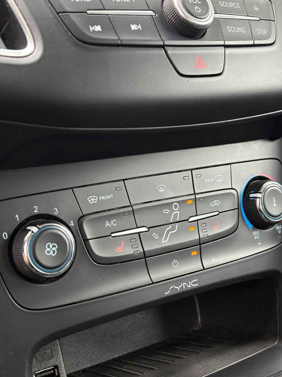 Ford Focus 2015 — photo 9
