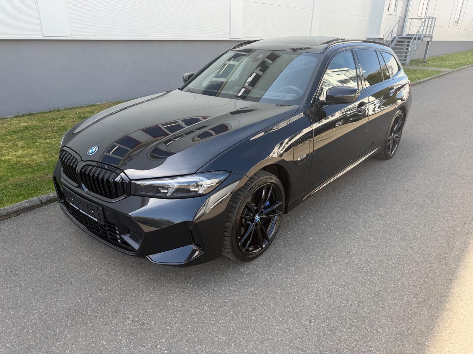 BMW 330 e xD*M-PERFORMANCE*LED*NAV*KAM*HUD*H&K*ACC*