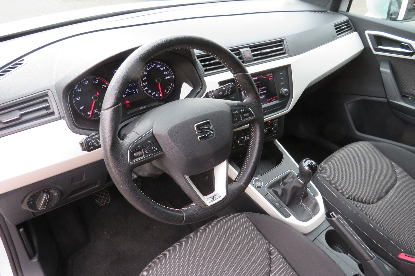 Fahrzeugabbildung SEAT Arona Xcellence CNG LED PDC KLIMA
