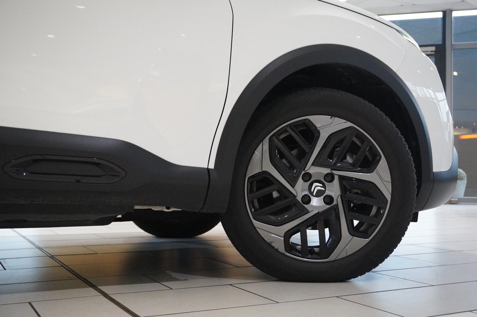 Fahrzeugabbildung Citroën C4 Lim. 1.2T PLUS NAVI/LED/KAMERA/SPORT /VIR/DAB