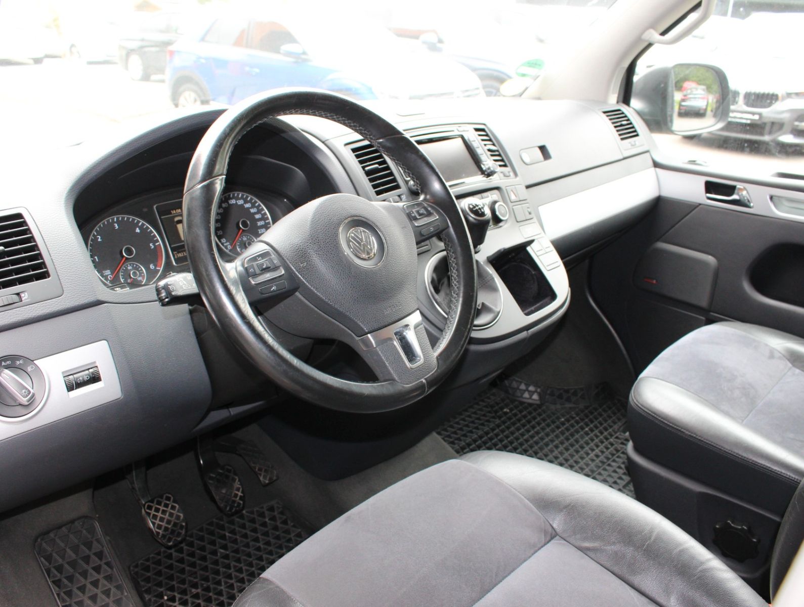 Fahrzeugabbildung Volkswagen 2.0 TDI T5 Multivan  Highline*Navi*AHK*
