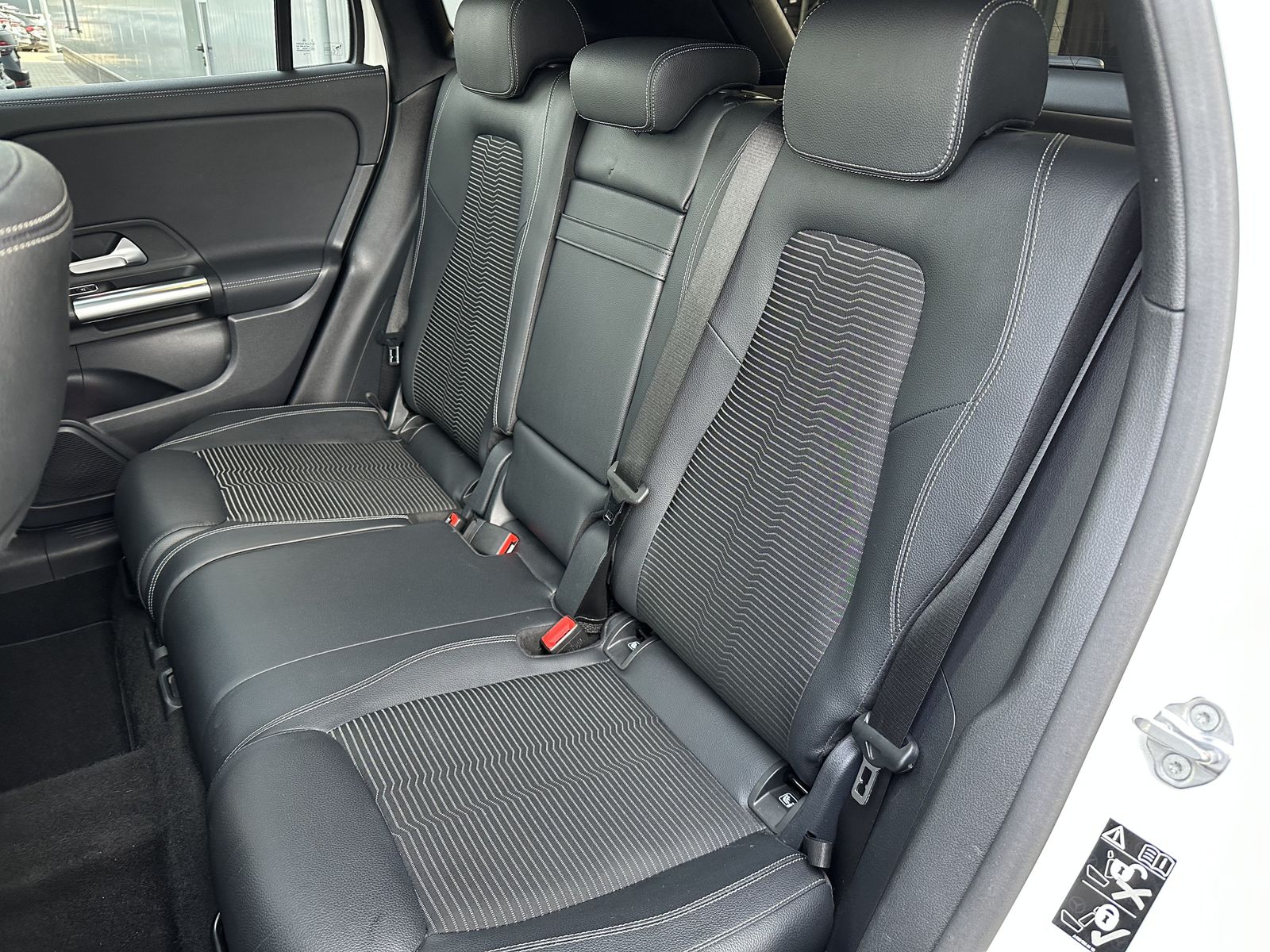 Fahrzeugabbildung Mercedes-Benz GLA 220d Progressive NAV+KAM+PANO+V-COCK+SHZ+1HD