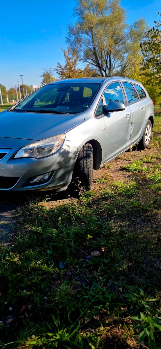 Opel Astra 2011 — двигун 1.686 cm³, 110 HP (81kW)